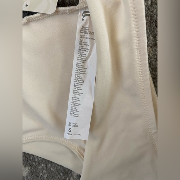 NWT- Fabletics low impact Crossover sports bra Egret -Size Small - Picture 12 of 13